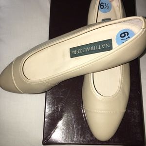 Naturalizer shoes size 6 1/2. NEW